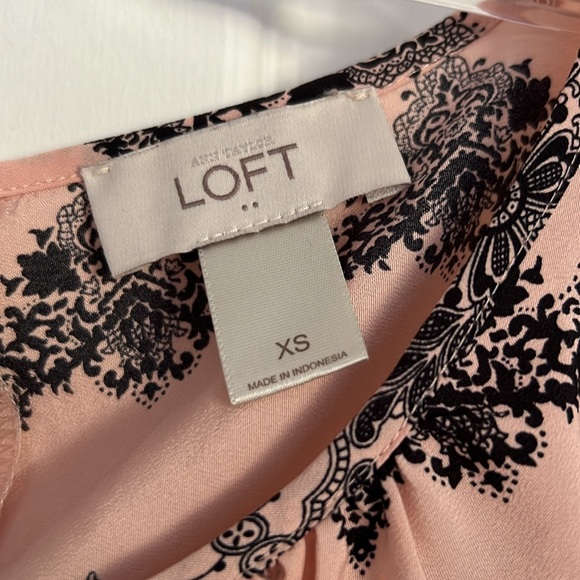 LOFT Sleeveless Blouse Size XS - Picture 3 of 5